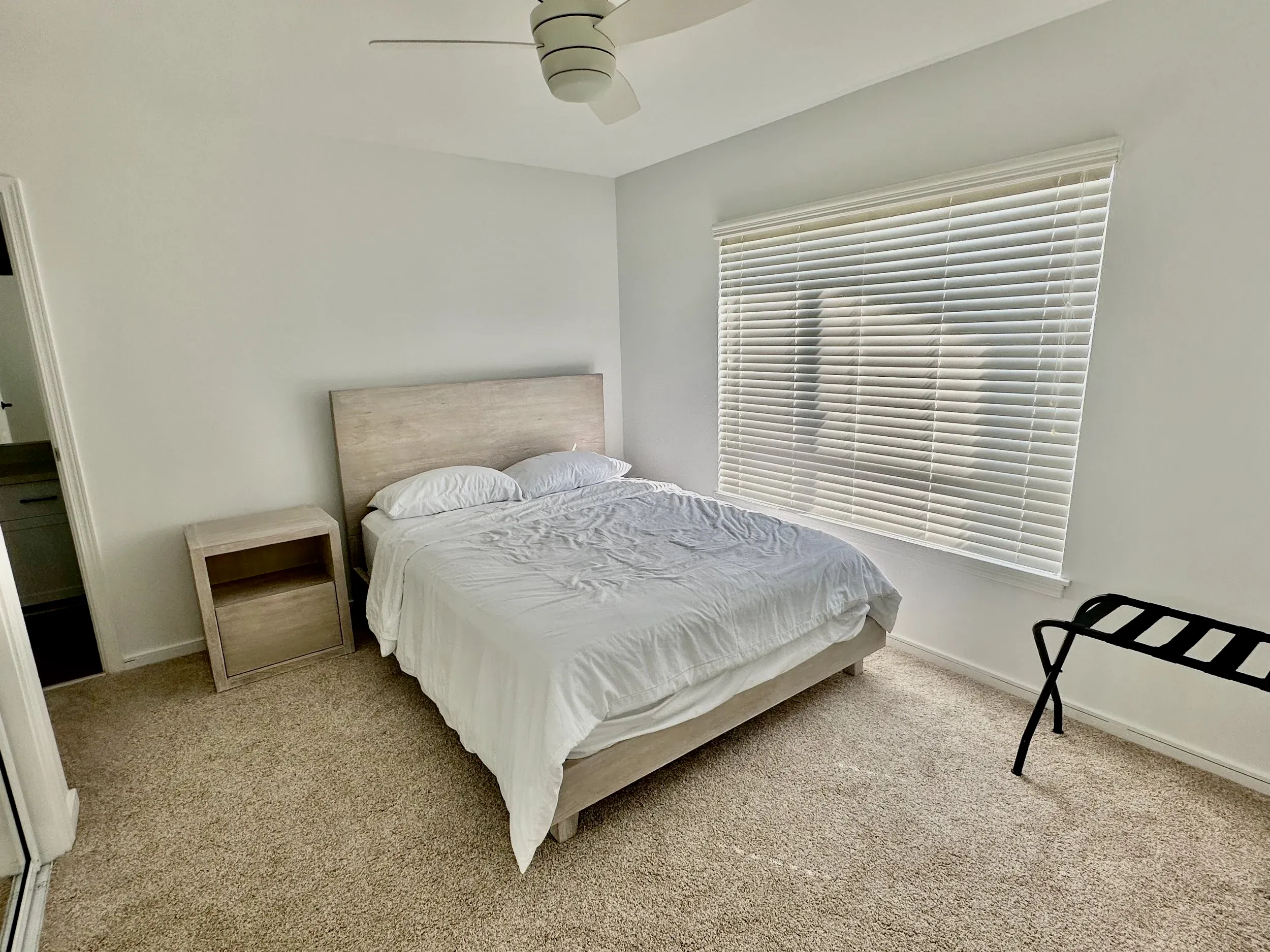 Guest bedroom with queen bed