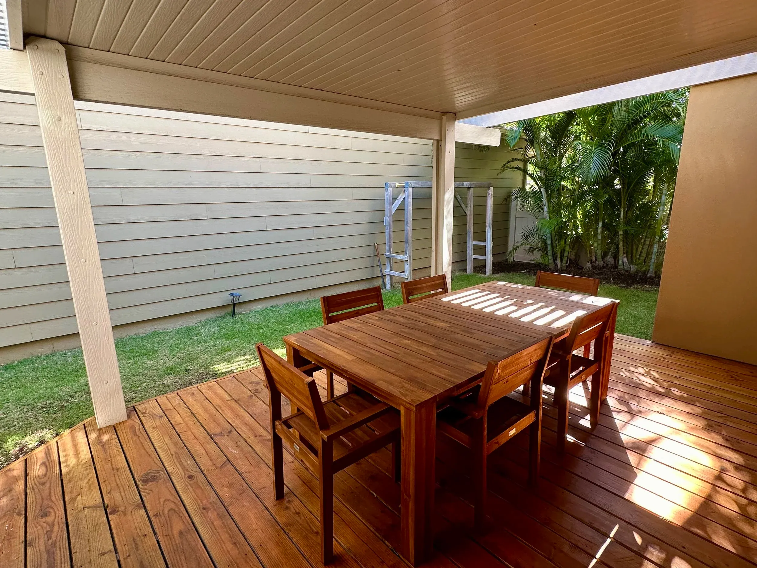 Covered lanai with dining table